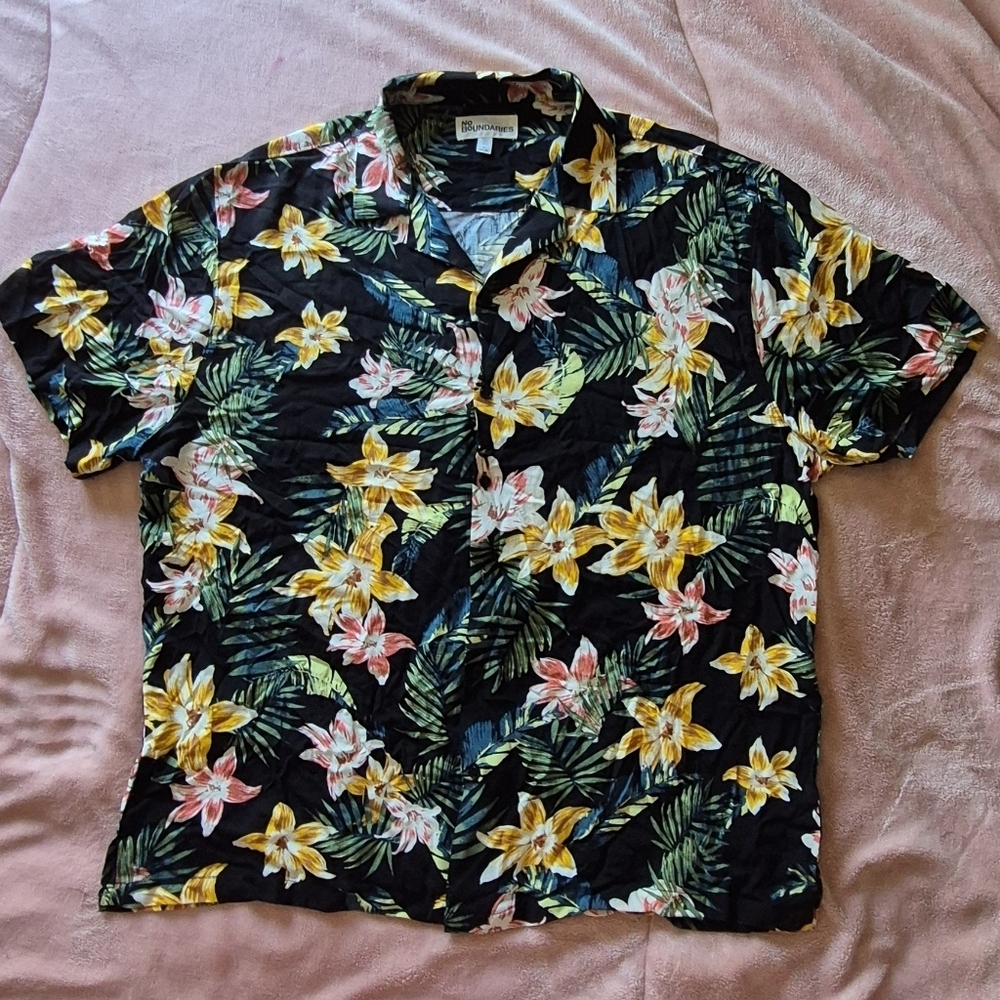 Men's Black Floral Short-Sleeve Button-Up Shirt